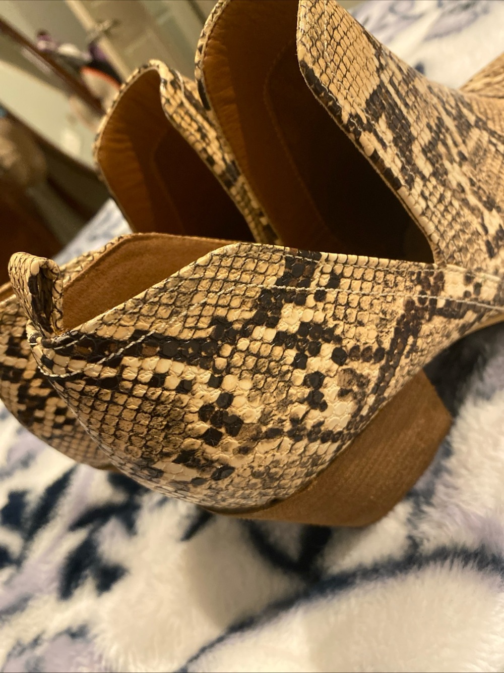 BEAST FASHION Snake-Print Pointed Booties in Tan and Black - Picture 5 of 7